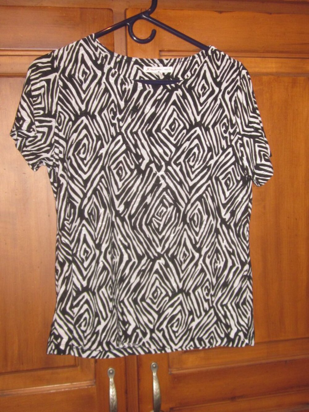 J M Collection Stretch Top Black & White
